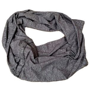 dark grey Lululemon vinyasa scarf | cozy & versatile rulu style